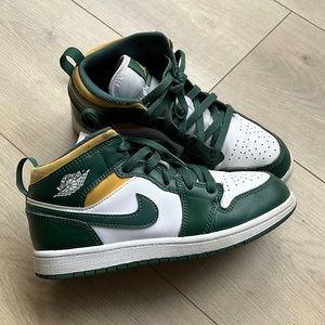 Air Jordan 1 Mid sonic